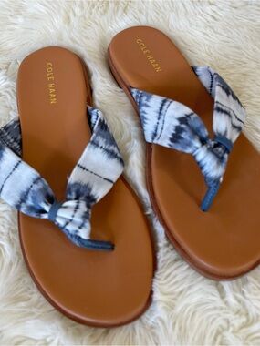 Cole Haan Women's Tie-Dye Navy & White Thong Sandals sz 6